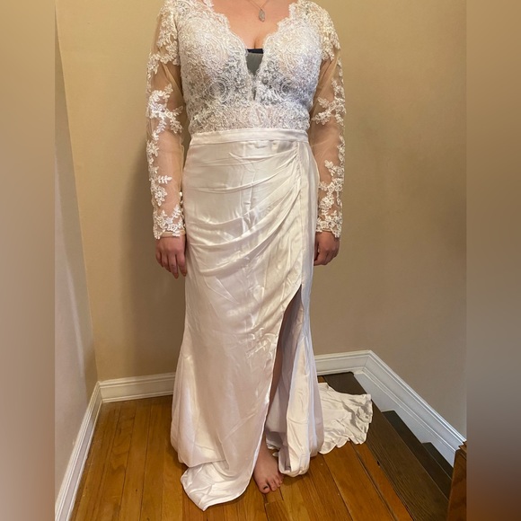 New wedding dress - Picture 3 of 6